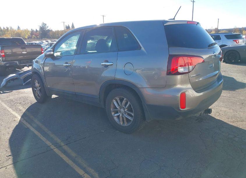 Photo 3 of 2015 Kia Sorento LX (VIN 5XYKTCA6XFG643186)