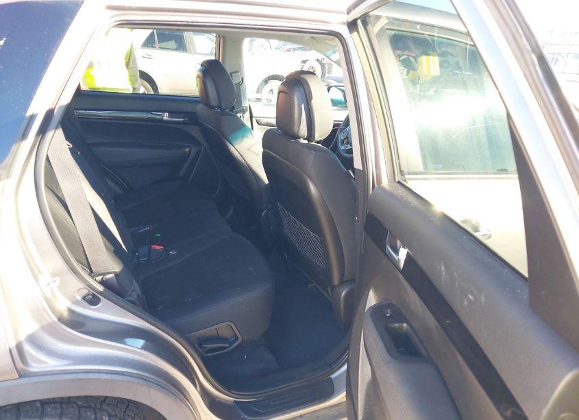 Photo 8 of 2015 Kia Sorento LX (VIN 5XYKTCA6XFG643186)