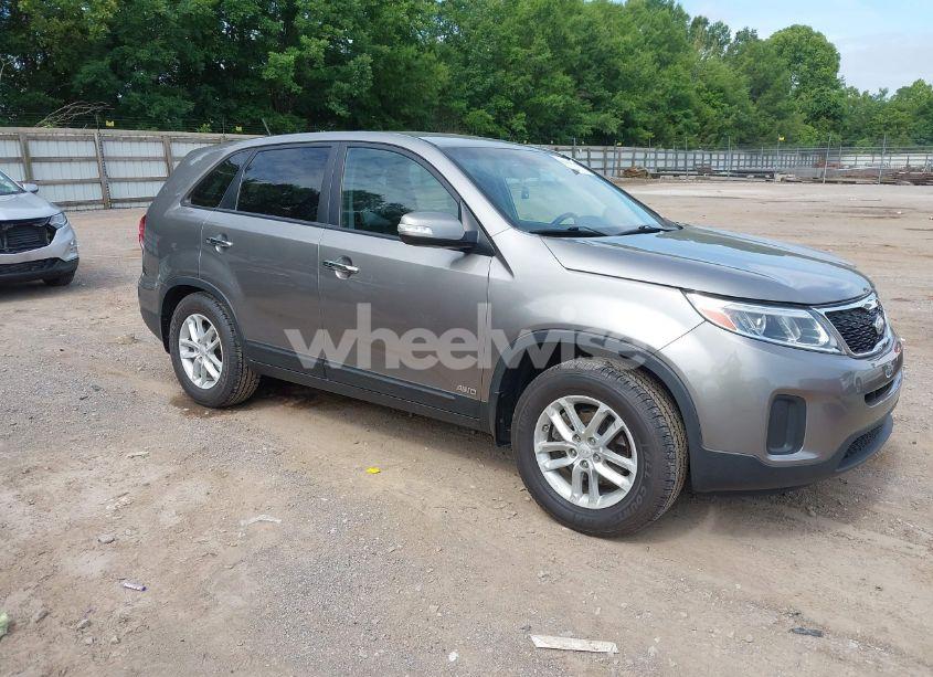 2015 Kia Sorento LX (VIN 5XYKTCA6XFG650154) main photo