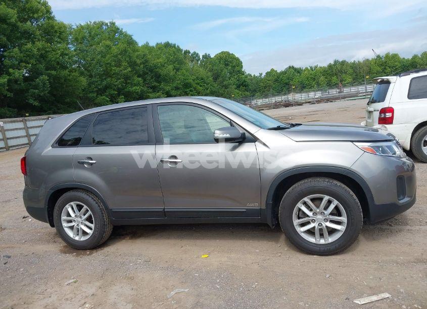 Photo 13 of 2015 Kia Sorento LX (VIN 5XYKTCA6XFG650154)