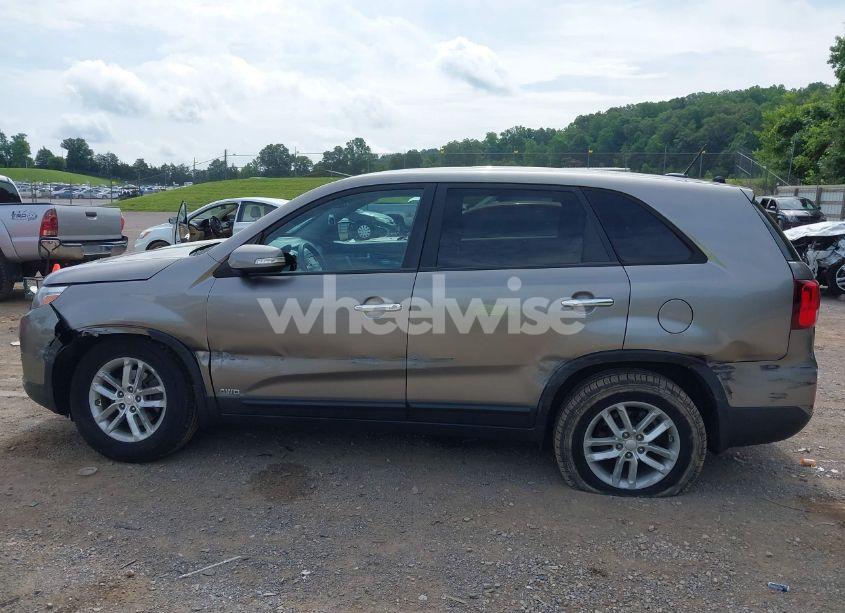 Photo 14 of 2015 Kia Sorento LX (VIN 5XYKTCA6XFG650154)