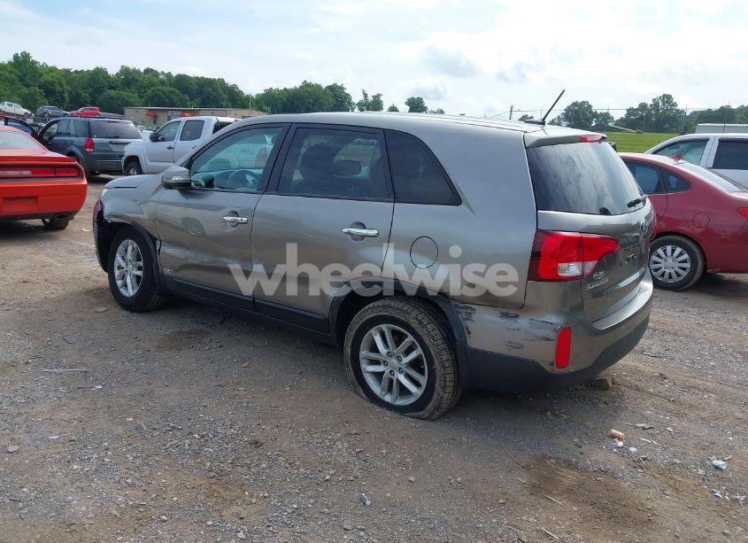 Photo 3 of 2015 Kia Sorento LX (VIN 5XYKTCA6XFG650154)