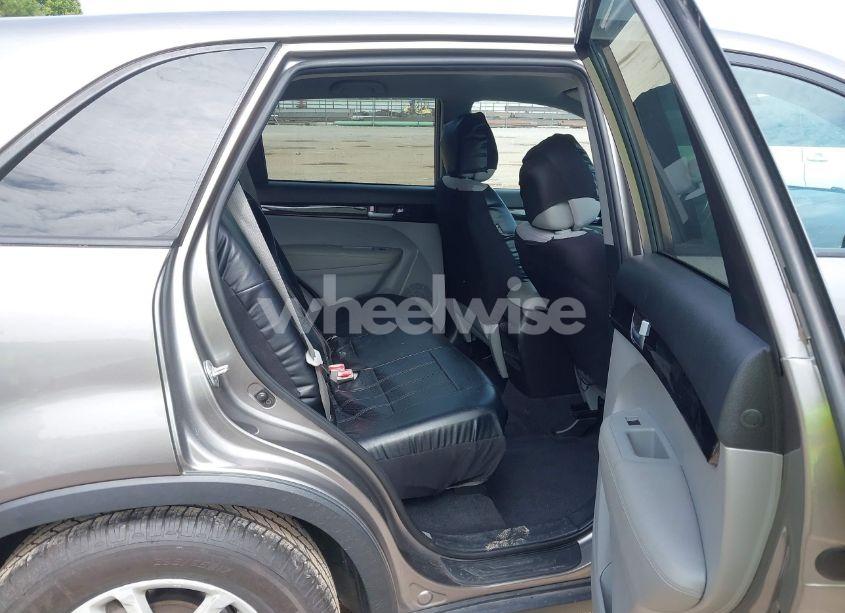 Photo 8 of 2015 Kia Sorento LX (VIN 5XYKTCA6XFG650154)