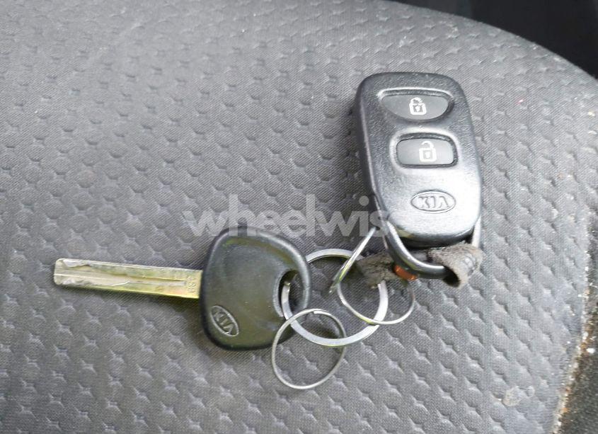 Photo 11 of 2011 Kia Sorento LX (VIN 5XYKTDA11BG120868)