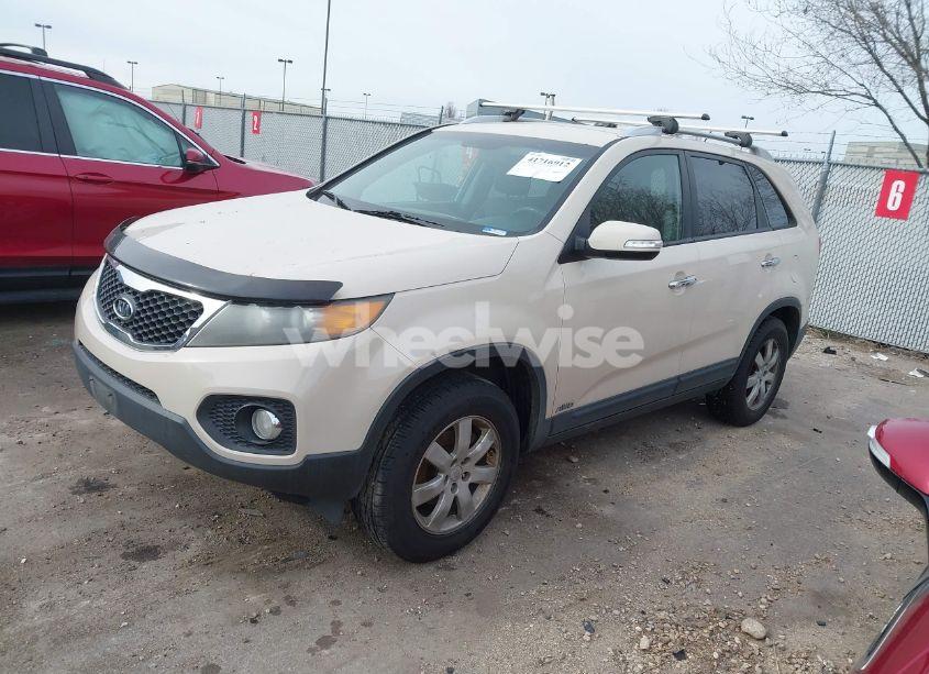 Photo 2 of 2011 Kia Sorento LX (VIN 5XYKTDA11BG120868)