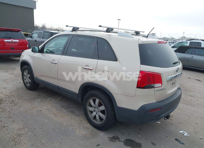 Photo 3 of 2011 Kia Sorento LX (VIN 5XYKTDA11BG120868)