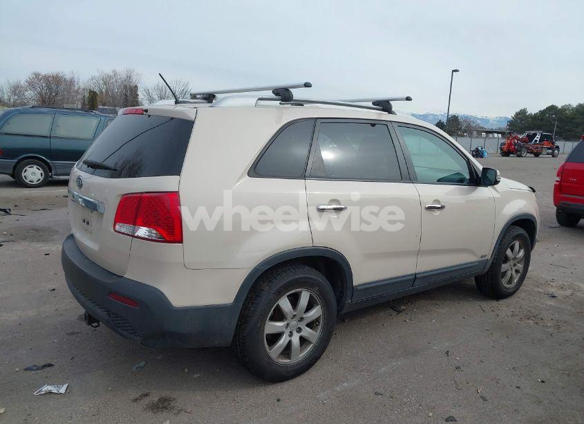 Photo 4 of 2011 Kia Sorento LX (VIN 5XYKTDA11BG120868)