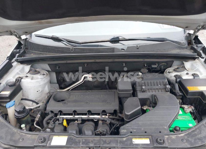 Photo 10 of 2011 Kia Sorento LX (VIN 5XYKTDA12BG059031)