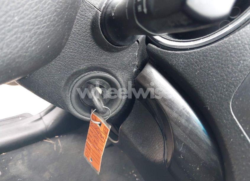 Photo 11 of 2011 Kia Sorento LX (VIN 5XYKTDA12BG059031)