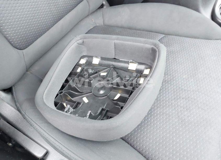 Photo 12 of 2011 Kia Sorento LX (VIN 5XYKTDA12BG059031)