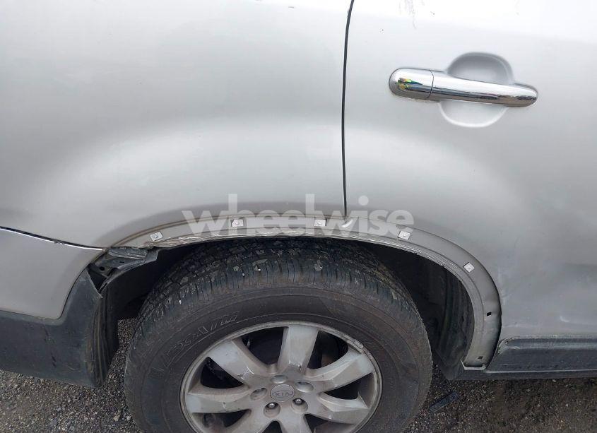 Photo 13 of 2011 Kia Sorento LX (VIN 5XYKTDA12BG059031)