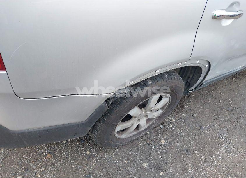 Photo 14 of 2011 Kia Sorento LX (VIN 5XYKTDA12BG059031)
