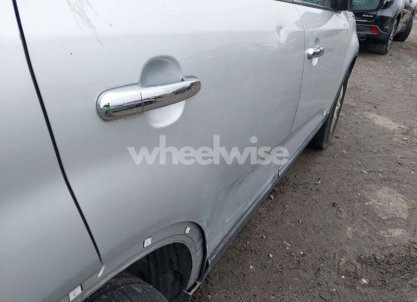 Photo 15 of 2011 Kia Sorento LX (VIN 5XYKTDA12BG059031)