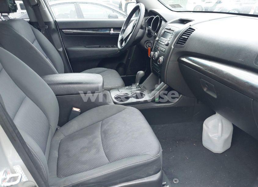 Photo 5 of 2011 Kia Sorento LX (VIN 5XYKTDA12BG059031)