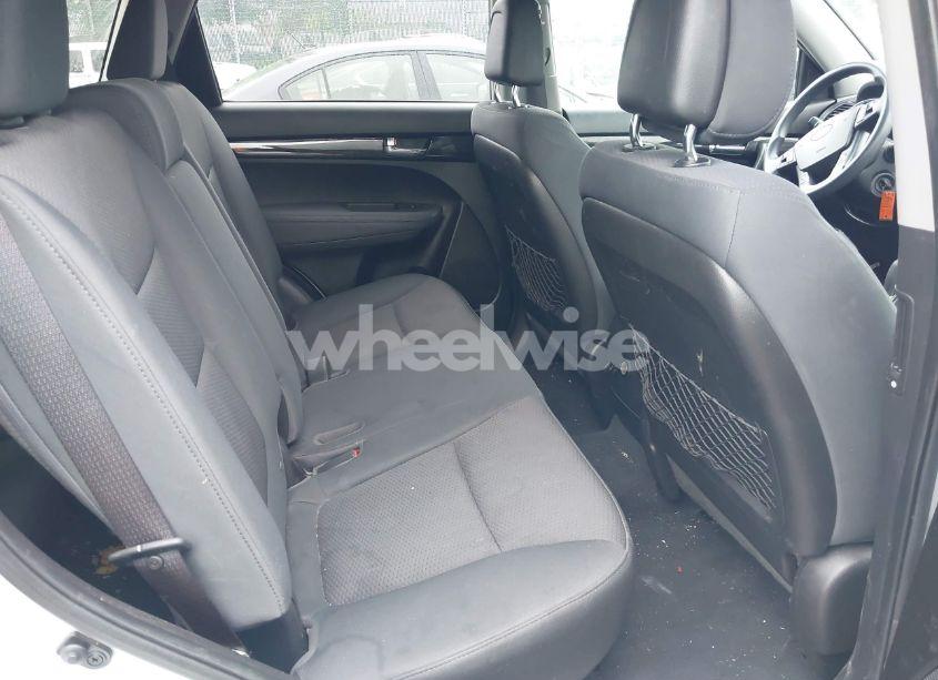 Photo 8 of 2011 Kia Sorento LX (VIN 5XYKTDA12BG059031)