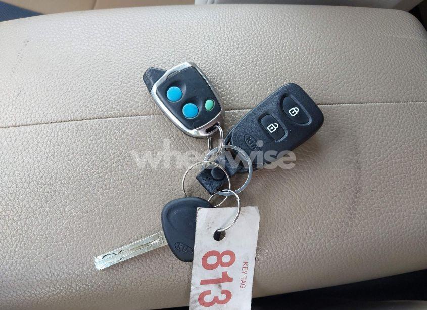 Photo 11 of 2011 Kia Sorento LX (VIN 5XYKTDA12BG144158)