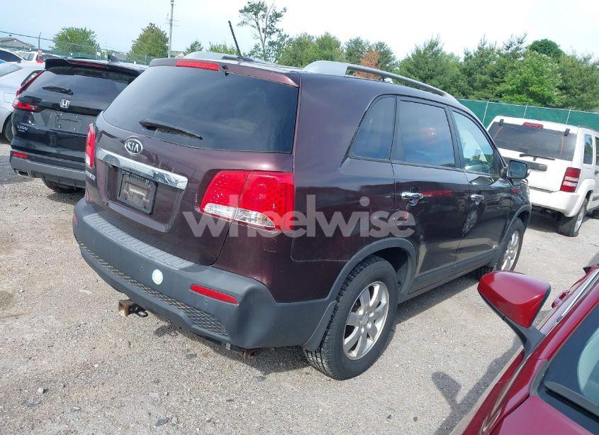 Photo 4 of 2011 Kia Sorento LX (VIN 5XYKTDA12BG144158)
