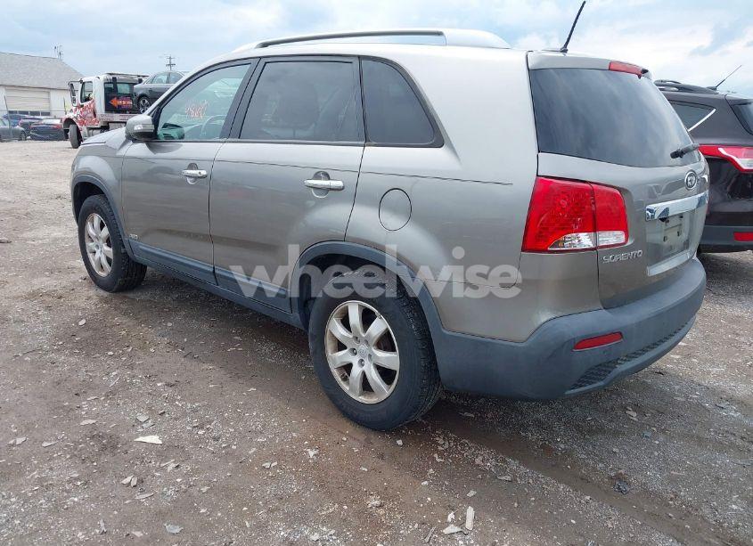 Photo 3 of 2011 Kia Sorento LX (VIN 5XYKTDA13BG015331)