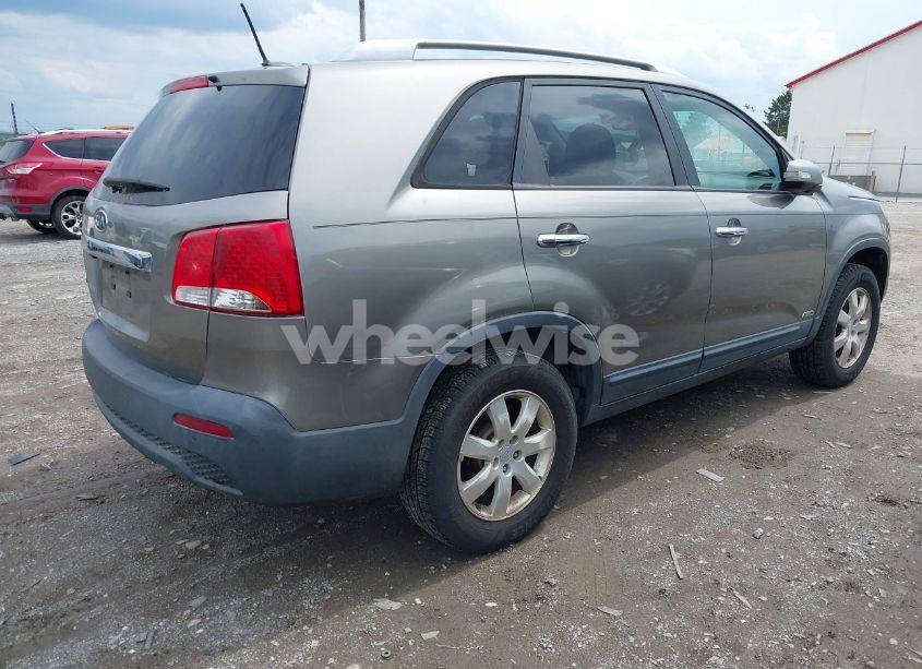 Photo 4 of 2011 Kia Sorento LX (VIN 5XYKTDA13BG015331)
