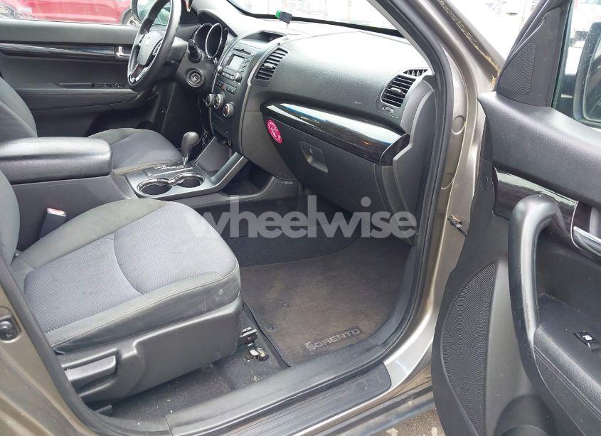 Photo 5 of 2011 Kia Sorento LX (VIN 5XYKTDA13BG015331)