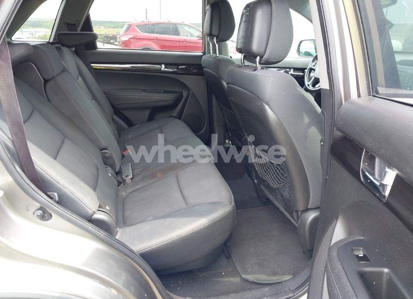Photo 8 of 2011 Kia Sorento LX (VIN 5XYKTDA13BG015331)