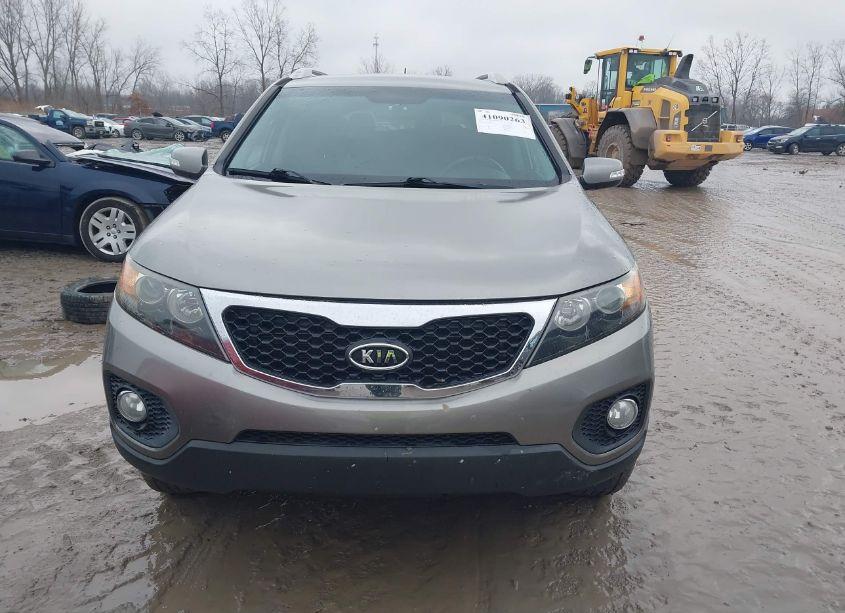 Photo 12 of 2011 Kia Sorento LX (VIN 5XYKTDA13BG096136)