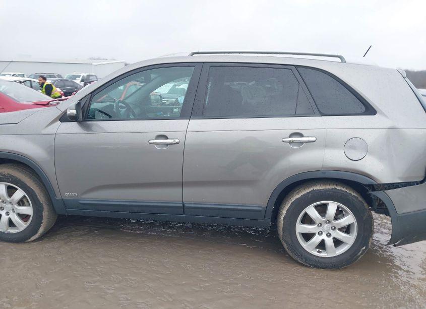 Photo 14 of 2011 Kia Sorento LX (VIN 5XYKTDA13BG096136)