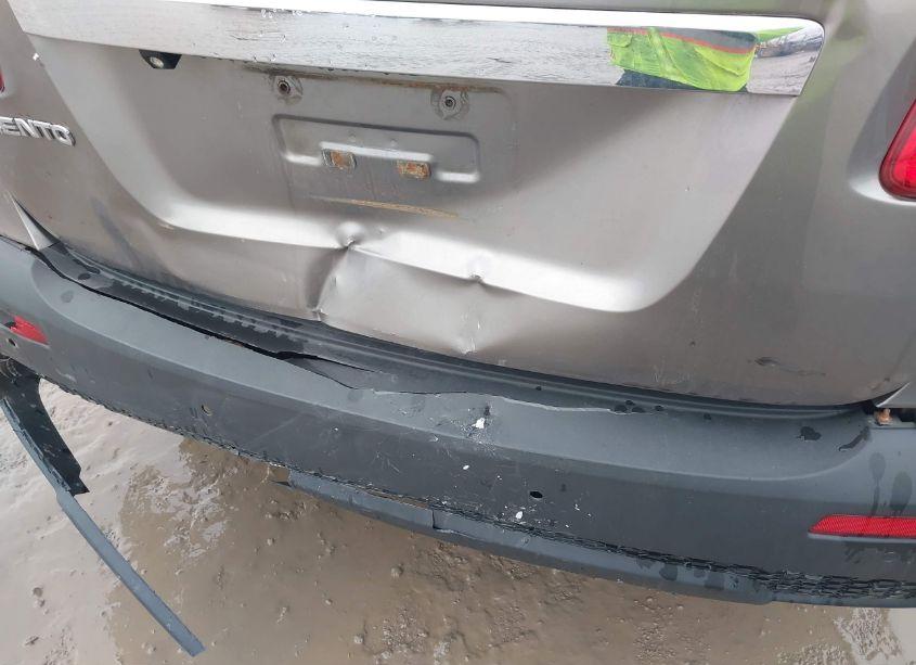 Photo 6 of 2011 Kia Sorento LX (VIN 5XYKTDA13BG096136)