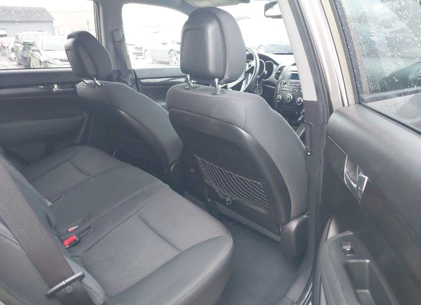 Photo 8 of 2011 Kia Sorento LX (VIN 5XYKTDA13BG096136)