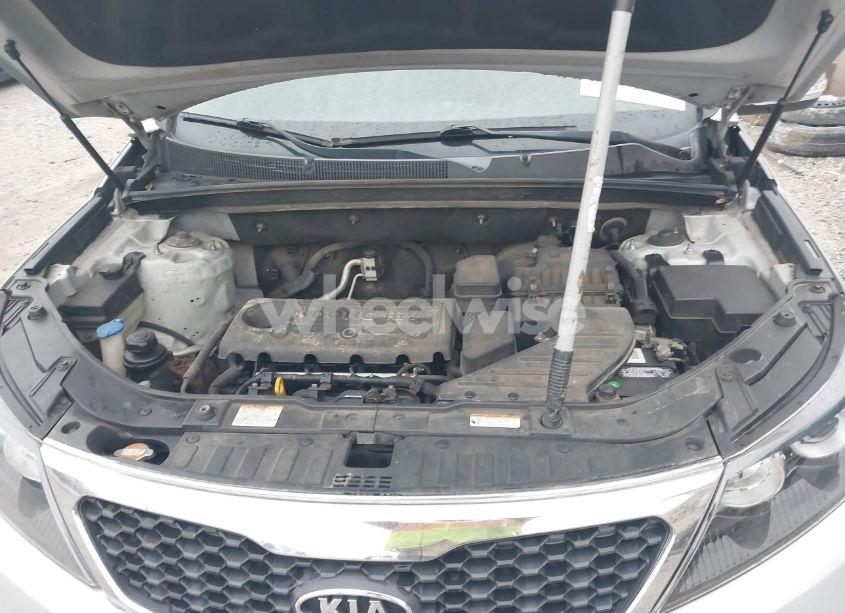 Photo 10 of 2011 Kia Sorento LX (VIN 5XYKTDA13BG181459)