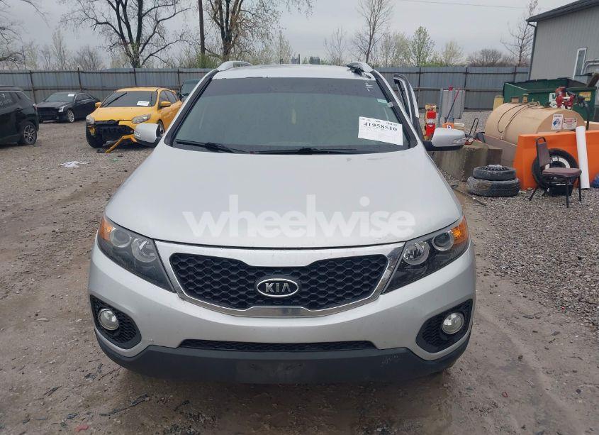 Photo 12 of 2011 Kia Sorento LX (VIN 5XYKTDA13BG181459)