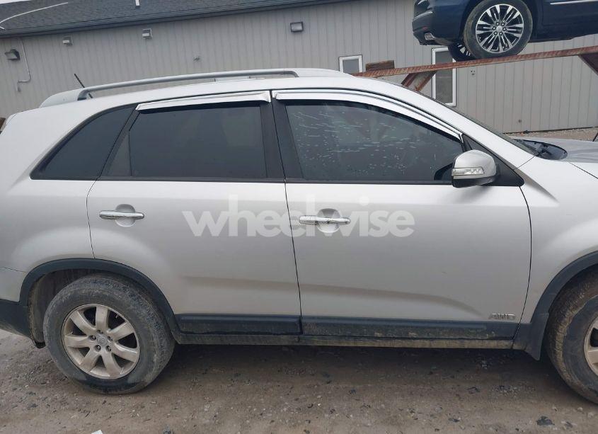 Photo 13 of 2011 Kia Sorento LX (VIN 5XYKTDA13BG181459)