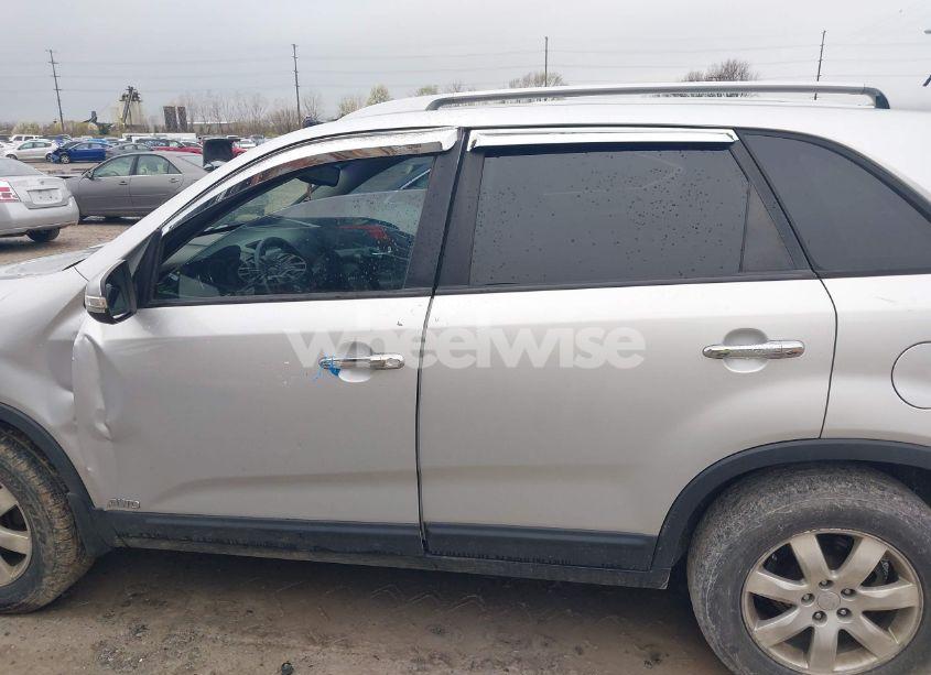 Photo 14 of 2011 Kia Sorento LX (VIN 5XYKTDA13BG181459)
