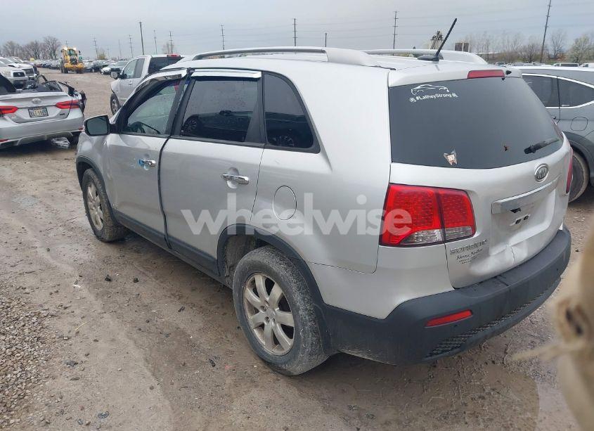 Photo 3 of 2011 Kia Sorento LX (VIN 5XYKTDA13BG181459)