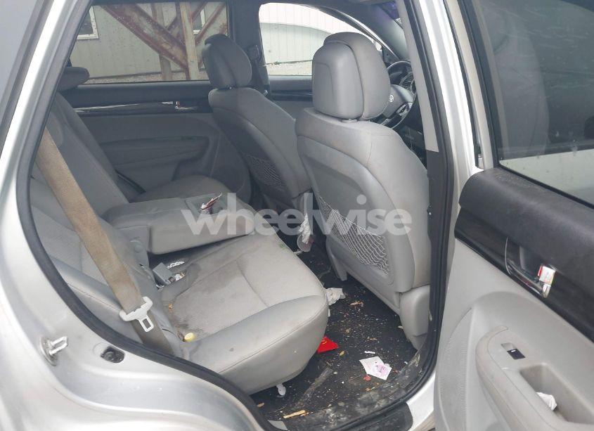 Photo 8 of 2011 Kia Sorento LX (VIN 5XYKTDA13BG181459)