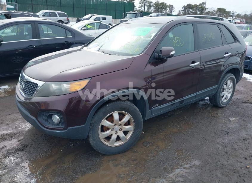 Photo 2 of 2011 Kia Sorento LX (VIN 5XYKTDA15BG089706)