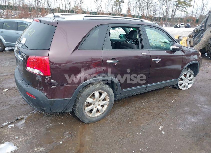 Photo 4 of 2011 Kia Sorento LX (VIN 5XYKTDA15BG089706)