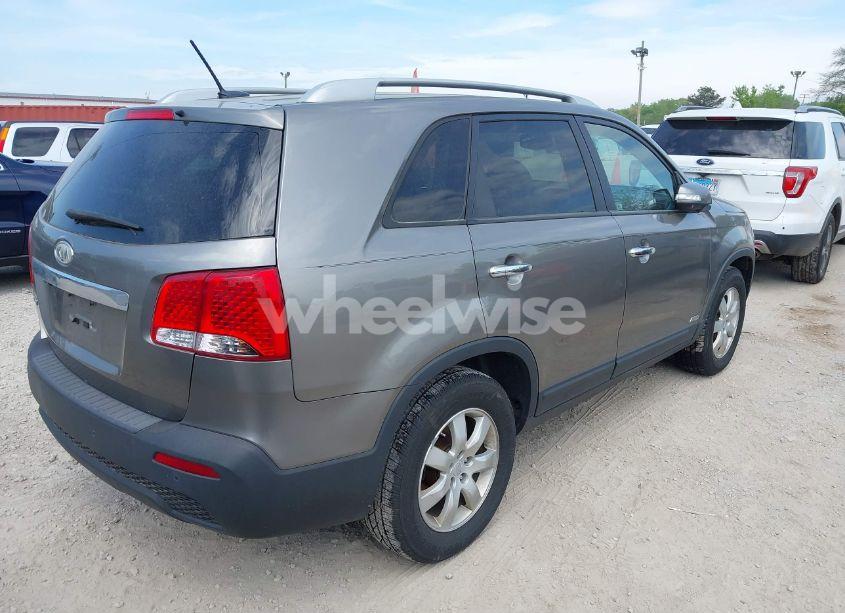 Photo 4 of 2011 Kia Sorento LX (VIN 5XYKTDA15BG178563)