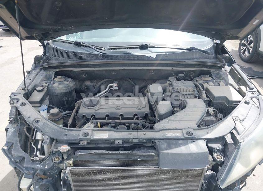 Photo 10 of 2011 Kia Sorento LX (VIN 5XYKTDA17BG054780)