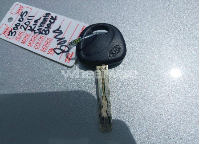 Photo 11 of 2011 Kia Sorento LX (VIN 5XYKTDA17BG054780)