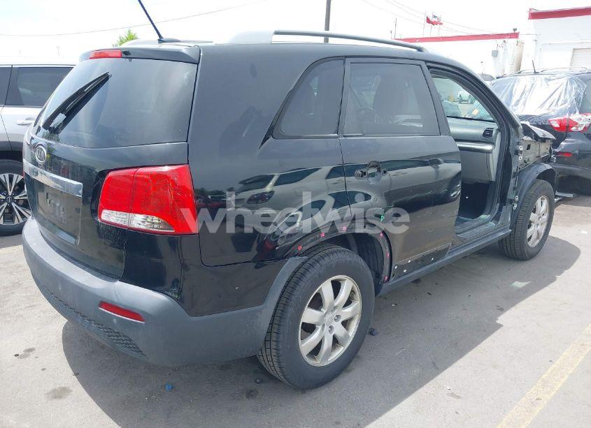 Photo 4 of 2011 Kia Sorento LX (VIN 5XYKTDA17BG054780)