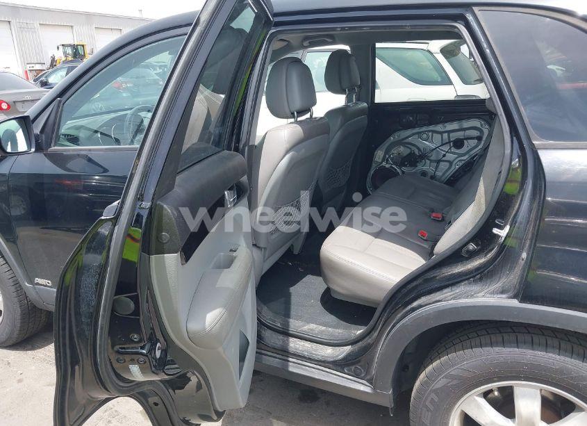 Photo 8 of 2011 Kia Sorento LX (VIN 5XYKTDA17BG054780)