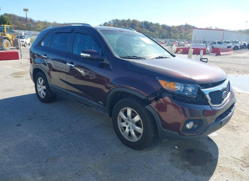 2011 Kia Sorento LX (VIN 5XYKTDA18BG020329) main photo