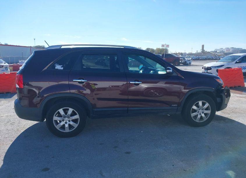 Photo 13 of 2011 Kia Sorento LX (VIN 5XYKTDA18BG020329)