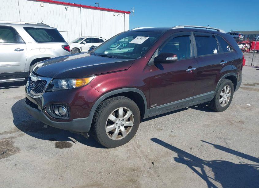 Photo 2 of 2011 Kia Sorento LX (VIN 5XYKTDA18BG020329)