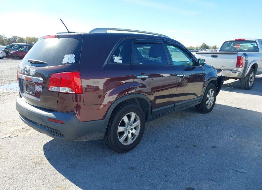 Photo 4 of 2011 Kia Sorento LX (VIN 5XYKTDA18BG020329)