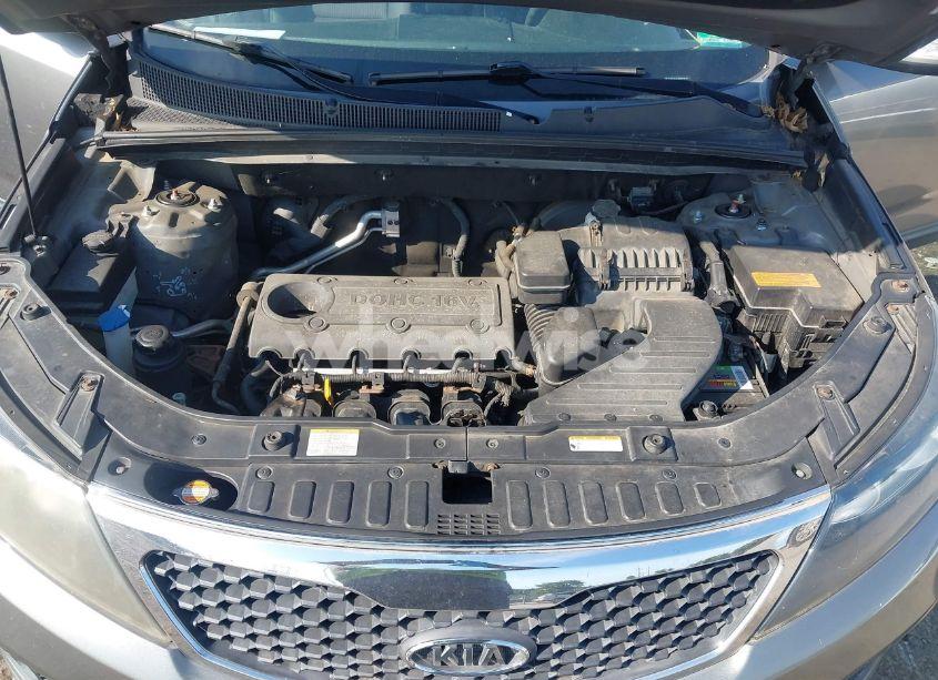 Photo 10 of 2011 Kia Sorento LX (VIN 5XYKTDA18BG075427)