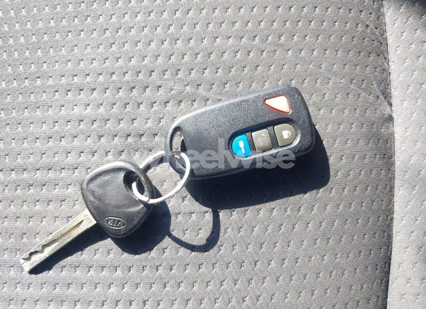 Photo 11 of 2011 Kia Sorento LX (VIN 5XYKTDA18BG075427)