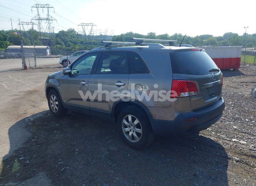 Photo 3 of 2011 Kia Sorento LX (VIN 5XYKTDA18BG075427)