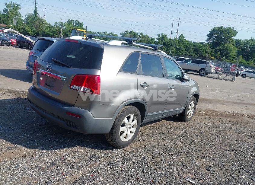 Photo 4 of 2011 Kia Sorento LX (VIN 5XYKTDA18BG075427)